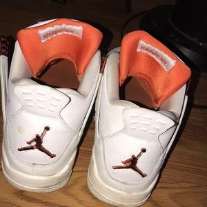 Jordan retro 4’s reds
